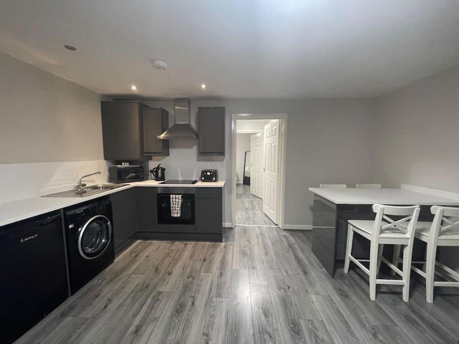 Hosted By Ryan - 2 Bedroom Apartment Liverpool Exterior photo